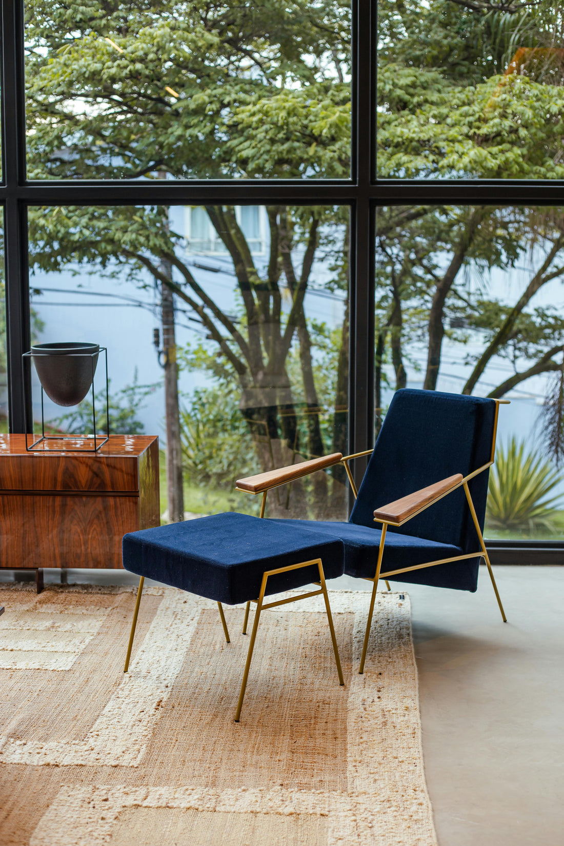 A Complete Guide to Mid-Century Lounge Chairs
